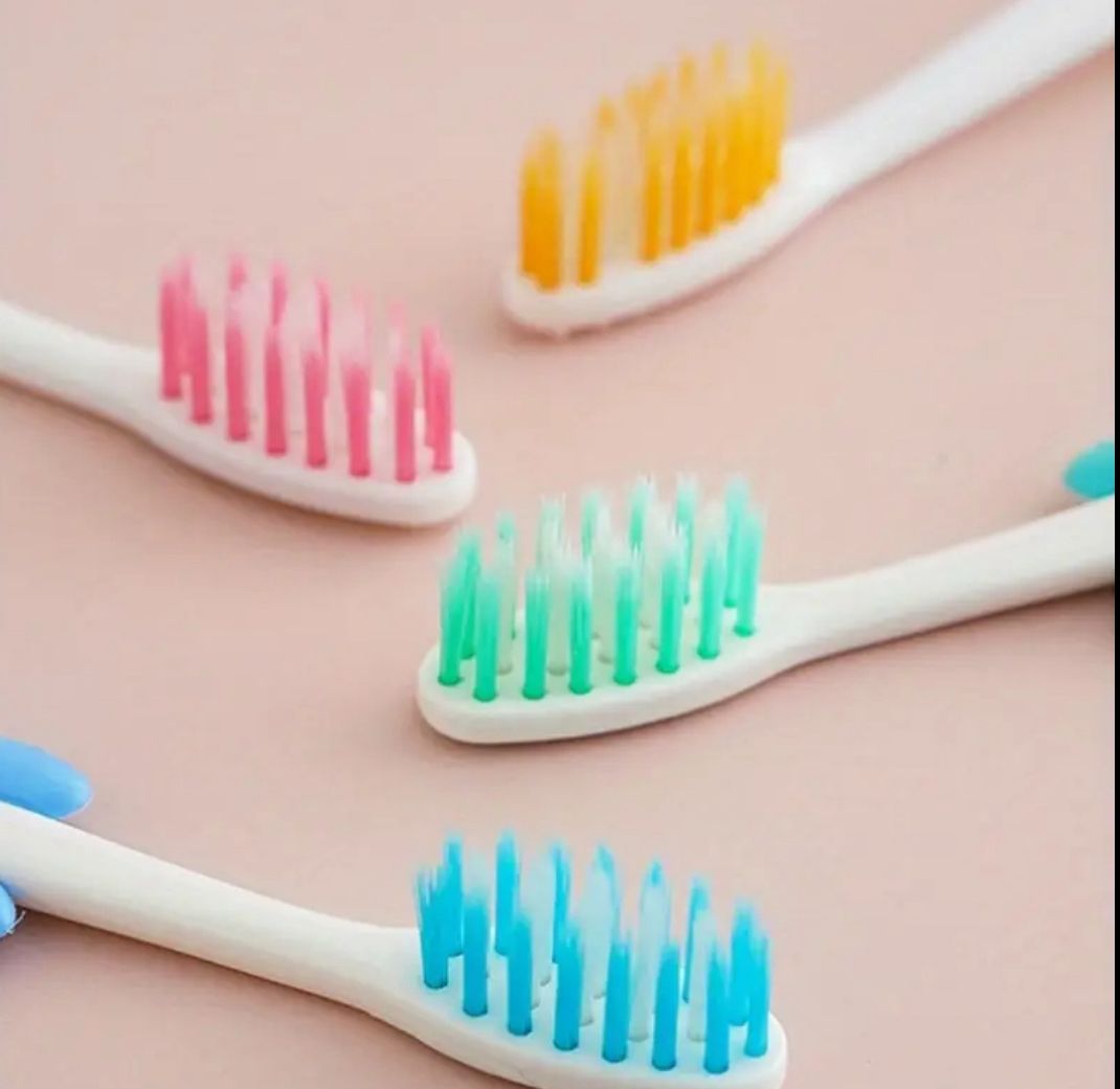 فرشاة أسنان للأطفال (قطعتان مع غطاء) / Brosse à dents pour enfants (2 pièces avec capuchon) / Kids Toothbrush Set (2 pcs with cap)